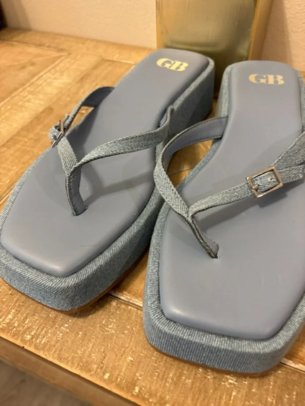 NWOT GB Gianni Bini Platform Thong Sandals Light Blue Denim Size 8.5